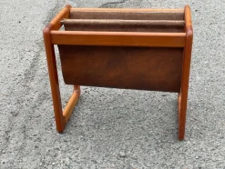 Pamono Mid-Century Modern Danish Magazine Holder Crafted in Teak and Leather, 1967><noscript><img width=