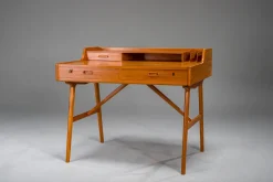 Pamono Mid-Century Modern Danish Teak Desk by Arne Wahl Iversen, 1960s> Desks