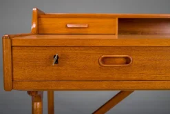 Pamono Mid-Century Modern Danish Teak Desk by Arne Wahl Iversen, 1960s><noscript><img width=