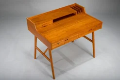 Pamono Mid-Century Modern Danish Teak Desk by Arne Wahl Iversen, 1960s><noscript><img width=