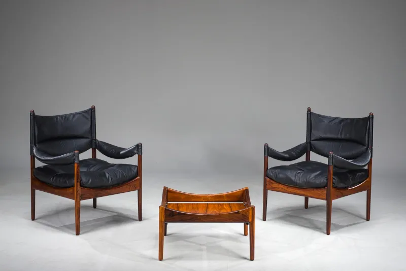 Hot Pamono Mid-Century Modern Danish Armchairs and Coffee Table by Kristian Vedel for Sören Willadsen, 1960s, Set of 3