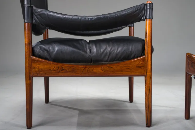 Hot Pamono Mid-Century Modern Danish Armchairs and Coffee Table by Kristian Vedel for Sören Willadsen, 1960s, Set of 3