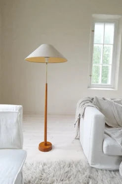 Pamono Mid-Century Modern Floor Lamp in Teak and Brass, 1960s><noscript><img width=