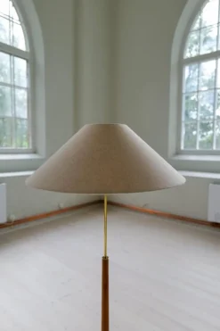 Pamono Mid-Century Modern Floor Lamp in Teak and Brass, 1960s><noscript><img width=