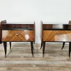 Pamono Mid-Century Modern Italian Mahogany-Clad Nightstands with Mirror Tops, 1950s, Set of 2> Nightstands