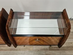 Pamono Mid-Century Modern Italian Mahogany-Clad Nightstands with Mirror Tops, 1950s, Set of 2><noscript><img width=