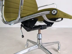 Pamono Midcentury Modern Office Chair by Charles & Ray Eames for Herman Miller><noscript><img width=