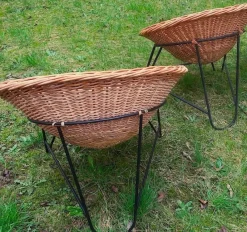 Pamono Mid-Century Modern Rattan and Iron Lounge Chairs, 1960s, Set of 2><noscript><img width=