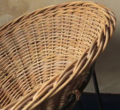 Pamono Mid-Century Modern Rattan and Iron Lounge Chairs, 1960s, Set of 2><noscript><img width=