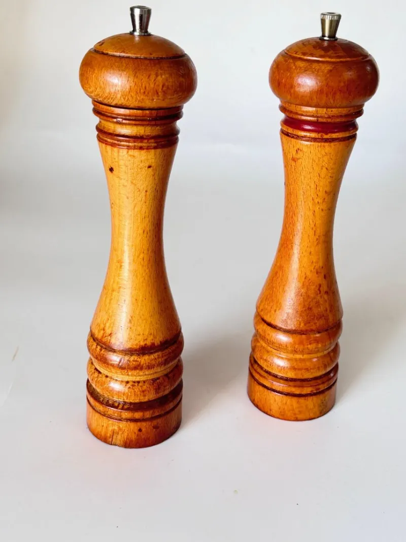 Pamono Mid-Century Modern Salt and Pepper Shaker, Set of 2> Salt & Pepper Shakers