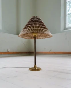 Pamono Mid-Century Modern Table Lamp in Brass and Rattan, 1960s><noscript><img width=