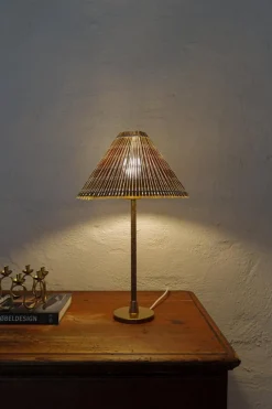 Pamono Mid-Century Modern Table Lamp in Brass and Rattan, 1960s><noscript><img width=