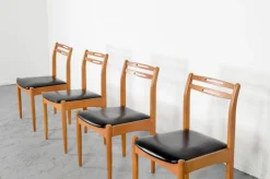 Pamono Mid-Century Modern Teak and Leatherette Dining Chairs, 1960s, Set of 4><noscript><img width=