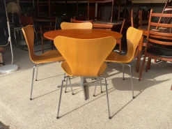 Pamono Mid-Century Modern Teak Round Dining Table by Arne Jacobsen for Fritz Hansen, 1950s><noscript><img width=