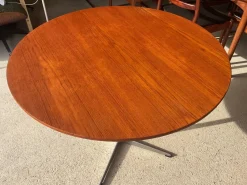 Pamono Mid-Century Modern Teak Round Dining Table by Arne Jacobsen for Fritz Hansen, 1950s><noscript><img width=
