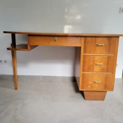Pamono Mid-Century Modernist Desk in Golden Oak, Scandinavia, 1950s> Desks