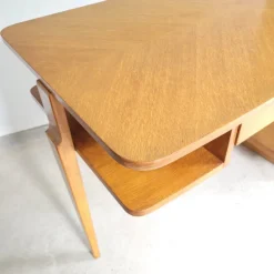 Pamono Mid-Century Modernist Desk in Golden Oak, Scandinavia, 1950s><noscript><img width=