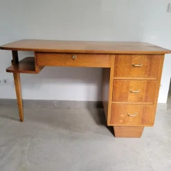 Pamono Mid-Century Modernist Desk in Golden Oak, Scandinavia, 1950s><noscript><img width=