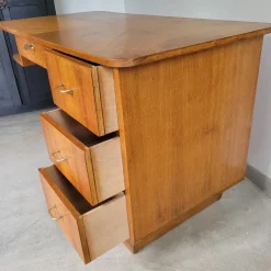 Pamono Mid-Century Modernist Desk in Golden Oak, Scandinavia, 1950s><noscript><img width=