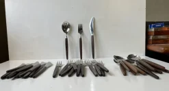 Pamono Mid-Century Rosewood Flatware Cutlery by Tias Eckhoff for Lindtofte, 1960s, Set of 36><noscript><img width=