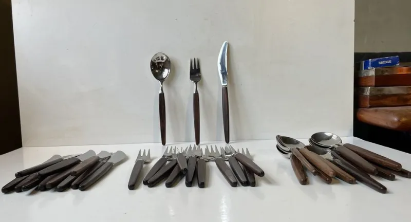 Pamono Mid-Century Rosewood Flatware Cutlery by Tias Eckhoff for Lindtofte, 1960s, Set of 36> Cutlery & Serving Utensils