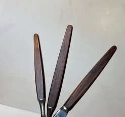Pamono Mid-Century Rosewood Flatware Cutlery by Tias Eckhoff for Lindtofte, 1960s, Set of 36><noscript><img width=