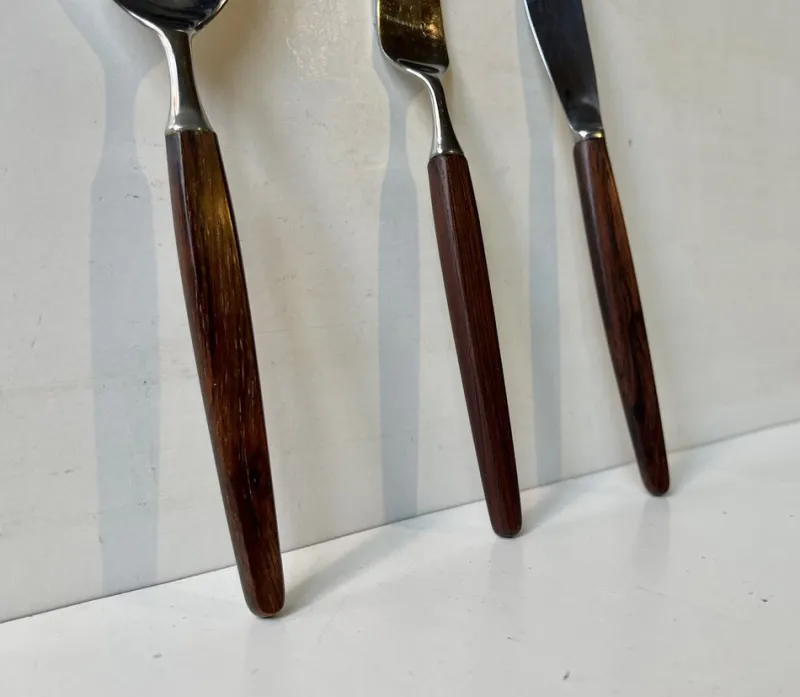 Pamono Mid-Century Rosewood Flatware Cutlery by Tias Eckhoff for Lindtofte, 1960s, Set of 36> Cutlery & Serving Utensils