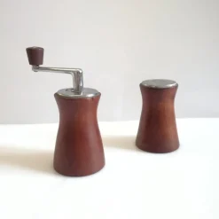Hot Pamono Mid-Century Salt Shaker and Pepper Mill from Deve, Netherlands, 1960s, Set of 2