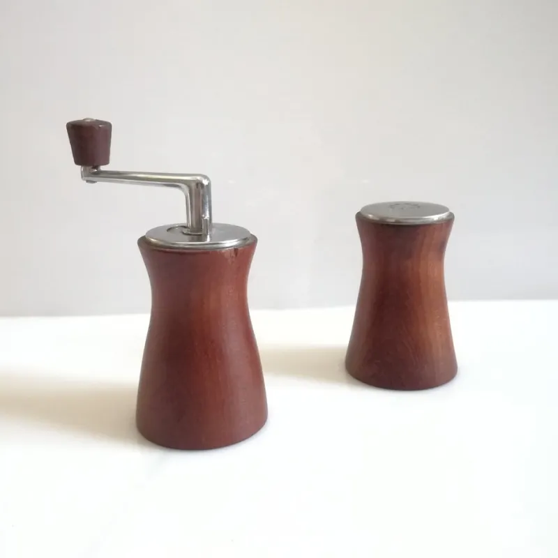 Hot Pamono Mid-Century Salt Shaker and Pepper Mill from Deve, Netherlands, 1960s, Set of 2