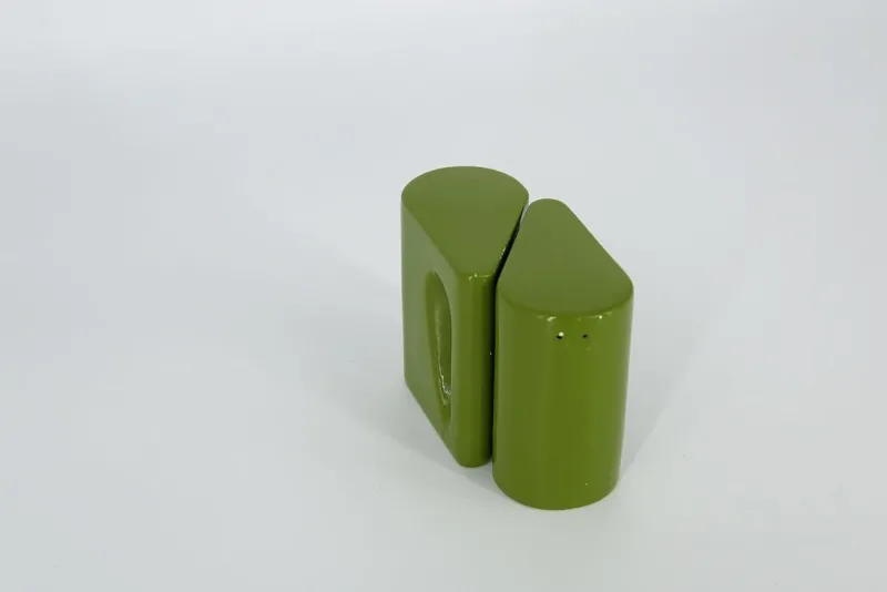 Pamono Mid-Century Scandinavian Salt & Pepper Shaker Set, 1970s, Set of 2> Salt & Pepper Shakers