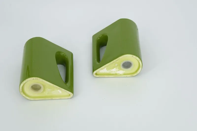 Pamono Mid-Century Scandinavian Salt & Pepper Shaker Set, 1970s, Set of 2> Salt & Pepper Shakers