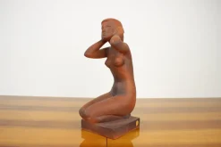 Pamono Mid-Century Sculpture of Nude Sitting Women by Jitka Forejtová, 1960s> Mid-Century