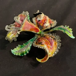 Pamono Mid-Century Silver Enamelled Orchid or Iris Flower Brooch><noscript><img width=