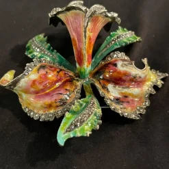Pamono Mid-Century Silver Enamelled Orchid or Iris Flower Brooch><noscript><img width=