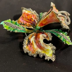 Pamono Mid-Century Silver Enamelled Orchid or Iris Flower Brooch><noscript><img width=
