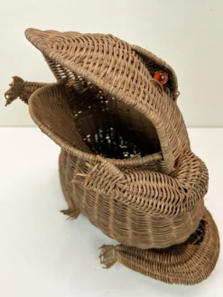 Pamono Mid-Century Vintage Rattan Frog Magazine Holder, 1970s><noscript><img width=