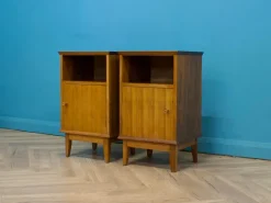 Pamono Mid-Century Walnut Bedside Tables by Alfred Cox, 1950s, Set of 2> Nightstands