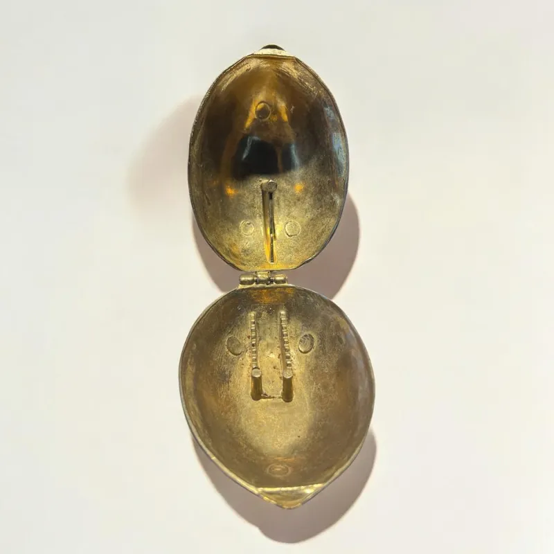 Pamono Mid-Century Walnut-Shaped Nutcracker in Brass, Italy, 1940s-1960s> Dinnerware Accessories