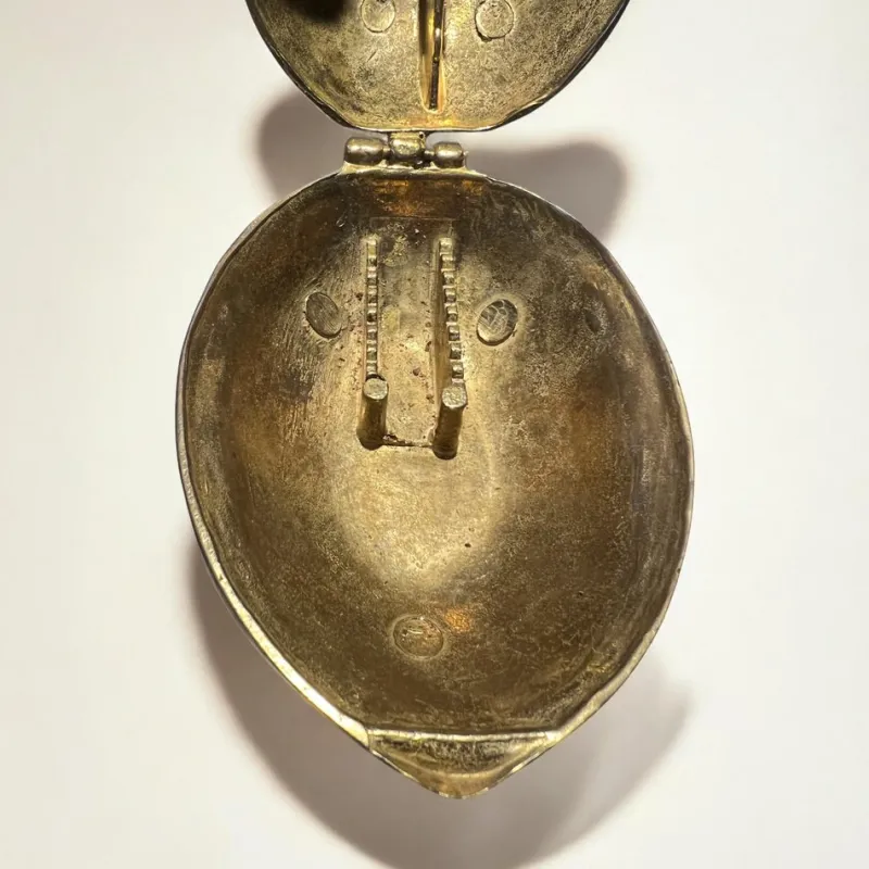 Pamono Mid-Century Walnut-Shaped Nutcracker in Brass, Italy, 1940s-1960s> Dinnerware Accessories
