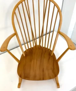 Pamono Mid-Century Windsor Grandfather Rocking Chair in Wood attributed to Lucian Ercolani for Ercol, England, 1960s><noscript><img width=