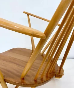 Pamono Mid-Century Windsor Grandfather Rocking Chair in Wood attributed to Lucian Ercolani for Ercol, England, 1960s><noscript><img width=