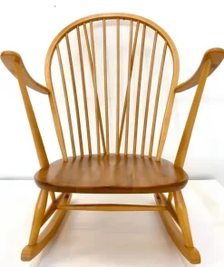 Pamono Mid-Century Windsor Grandfather Rocking Chair in Wood attributed to Lucian Ercolani for Ercol, England, 1960s><noscript><img width=