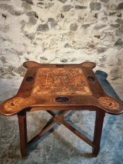 Pamono Mid-20th Century French Elm Marquetry Game Table with Intarsia Inlay and Round Corner Cutouts, 1950s><noscript><img width=