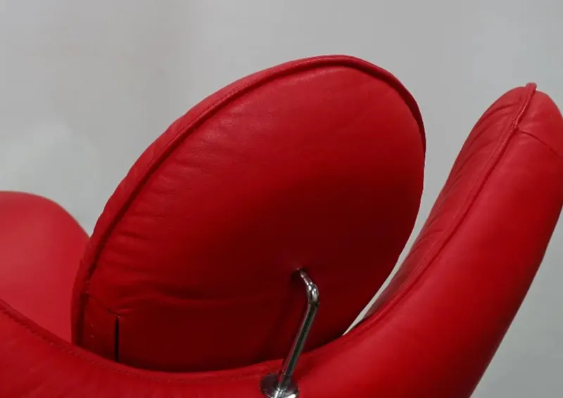 Pamono Model DS 151 Chaise Lounge in Red Leather and Steel by Jane Worthington for de Sede, Switzerland, 2000s> Daybeds & Chaises Lounges
