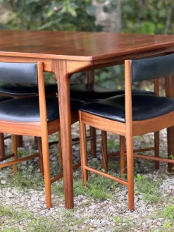 Pamono Model T3 Extendable Dining Table in Walnut by Tom Robertson for McIntosh, 1970s><noscript><img width=