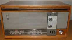 Best Pamono Model WR 718 Turntable Radio in Wood and Bakelite from Watt Radio, Italy, 1960s