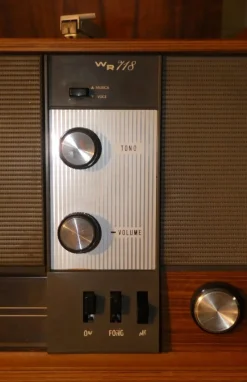 Best Pamono Model WR 718 Turntable Radio in Wood and Bakelite from Watt Radio, Italy, 1960s