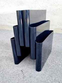 Pamono Modern Italian Black Magazine Rack by Giotto Stoppino for Kartell, 1970s> Magazine Racks