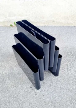 Pamono Modern Italian Black Magazine Rack by Giotto Stoppino for Kartell, 1970s><noscript><img width=