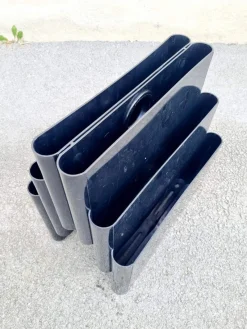 Pamono Modern Italian Black Magazine Rack by Giotto Stoppino for Kartell, 1970s><noscript><img width=